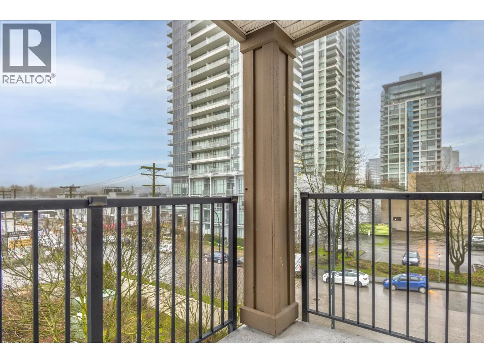 305 4728 DAWSON STREET