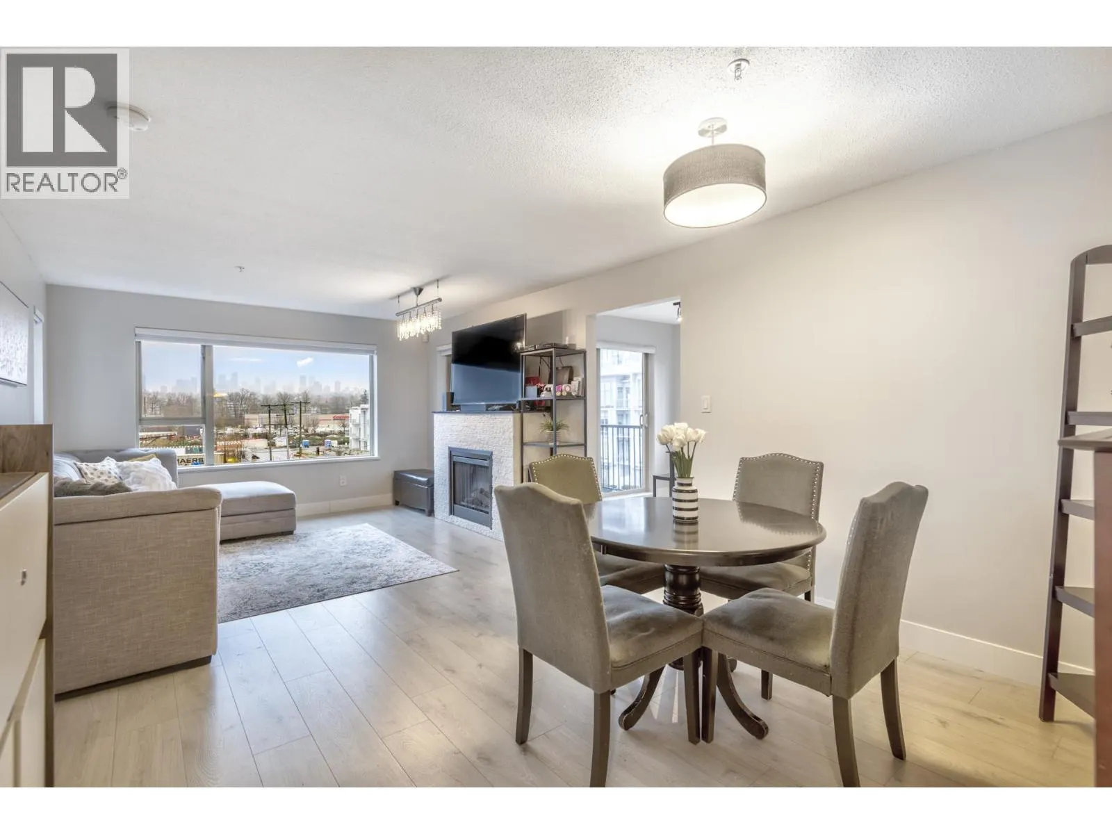 305 4728 DAWSON STREET