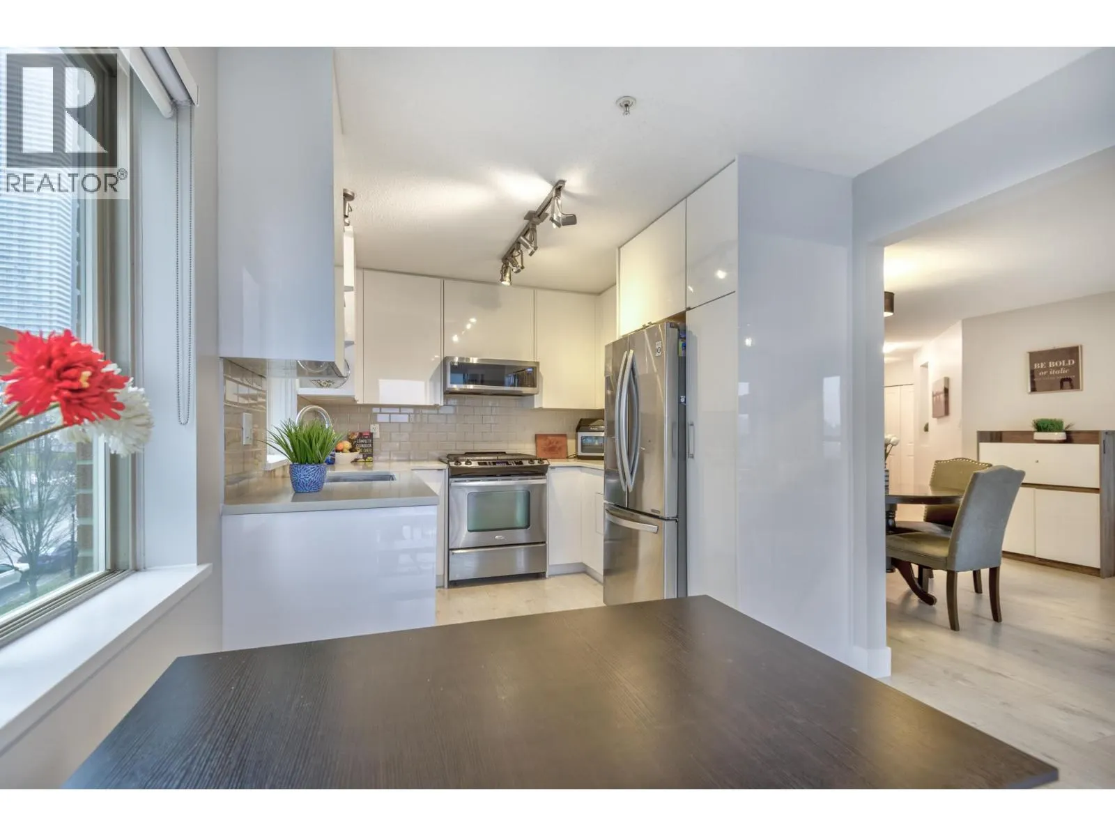 305 4728 DAWSON STREET