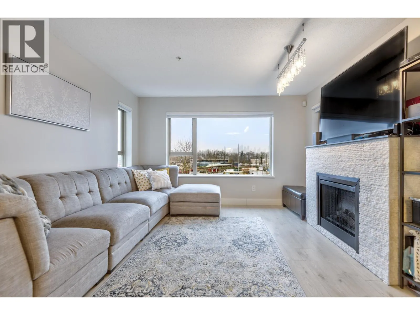 305 4728 DAWSON STREET