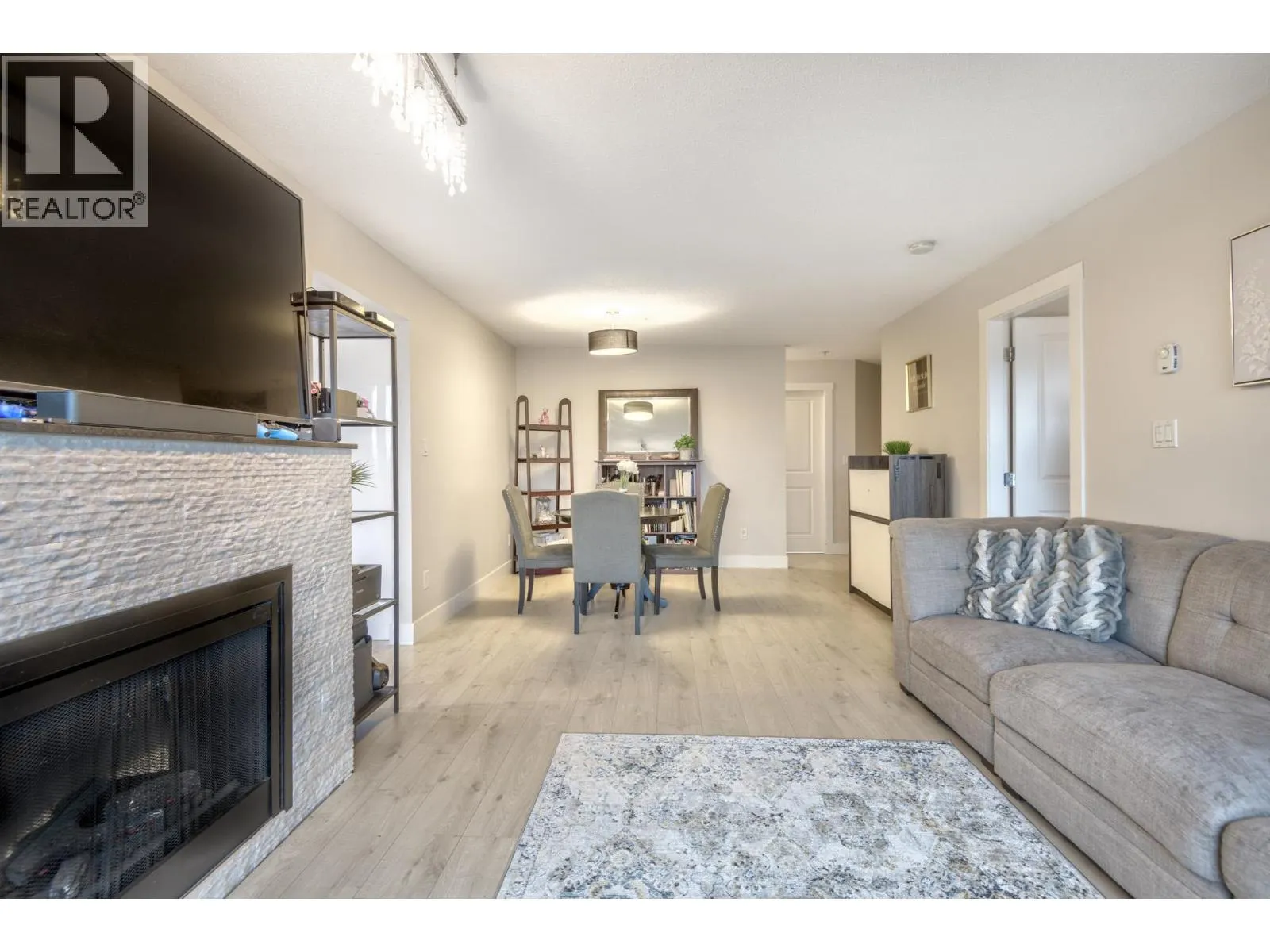 305 4728 DAWSON STREET