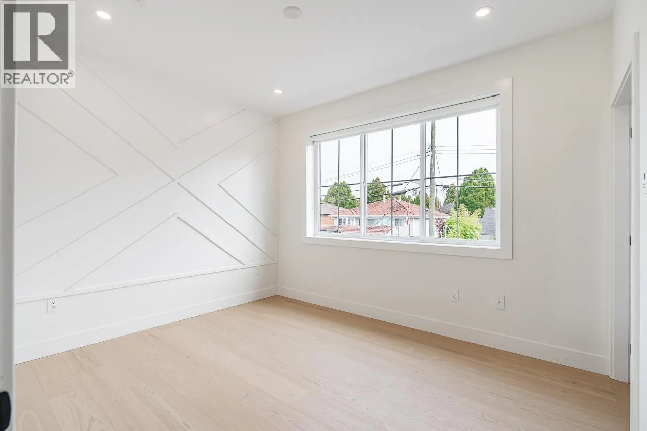 2 5304 ELGIN STREET