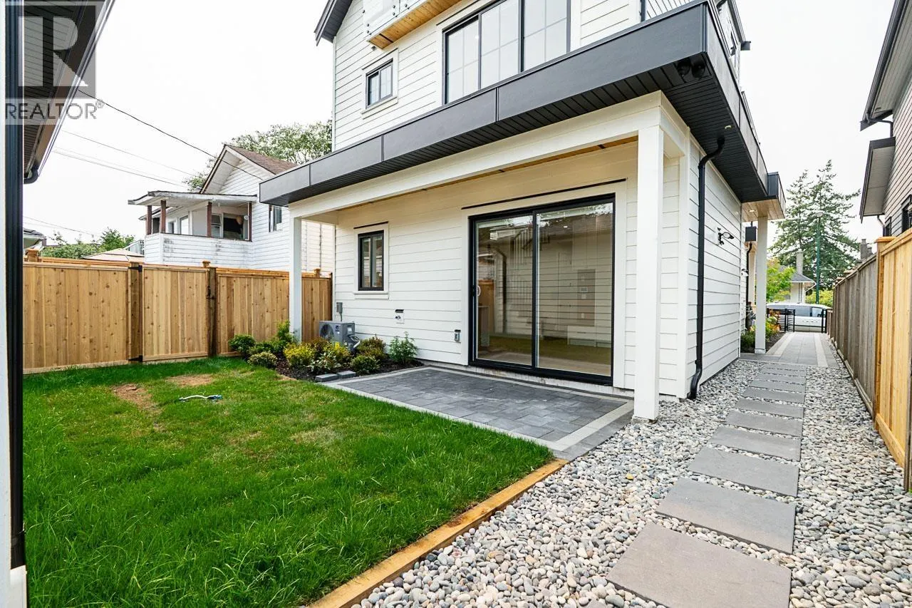 2 5304 ELGIN STREET