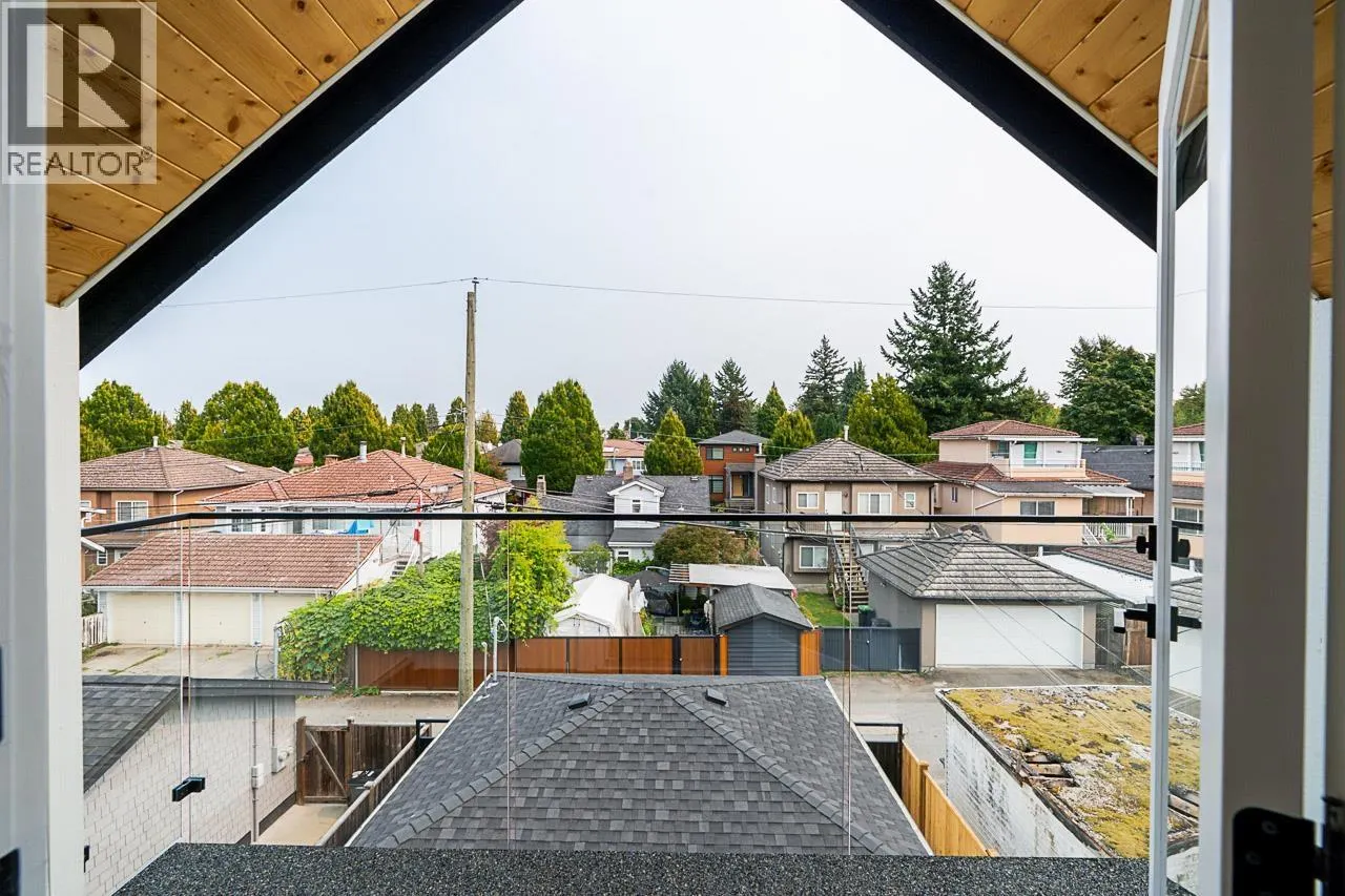 2 5304 ELGIN STREET