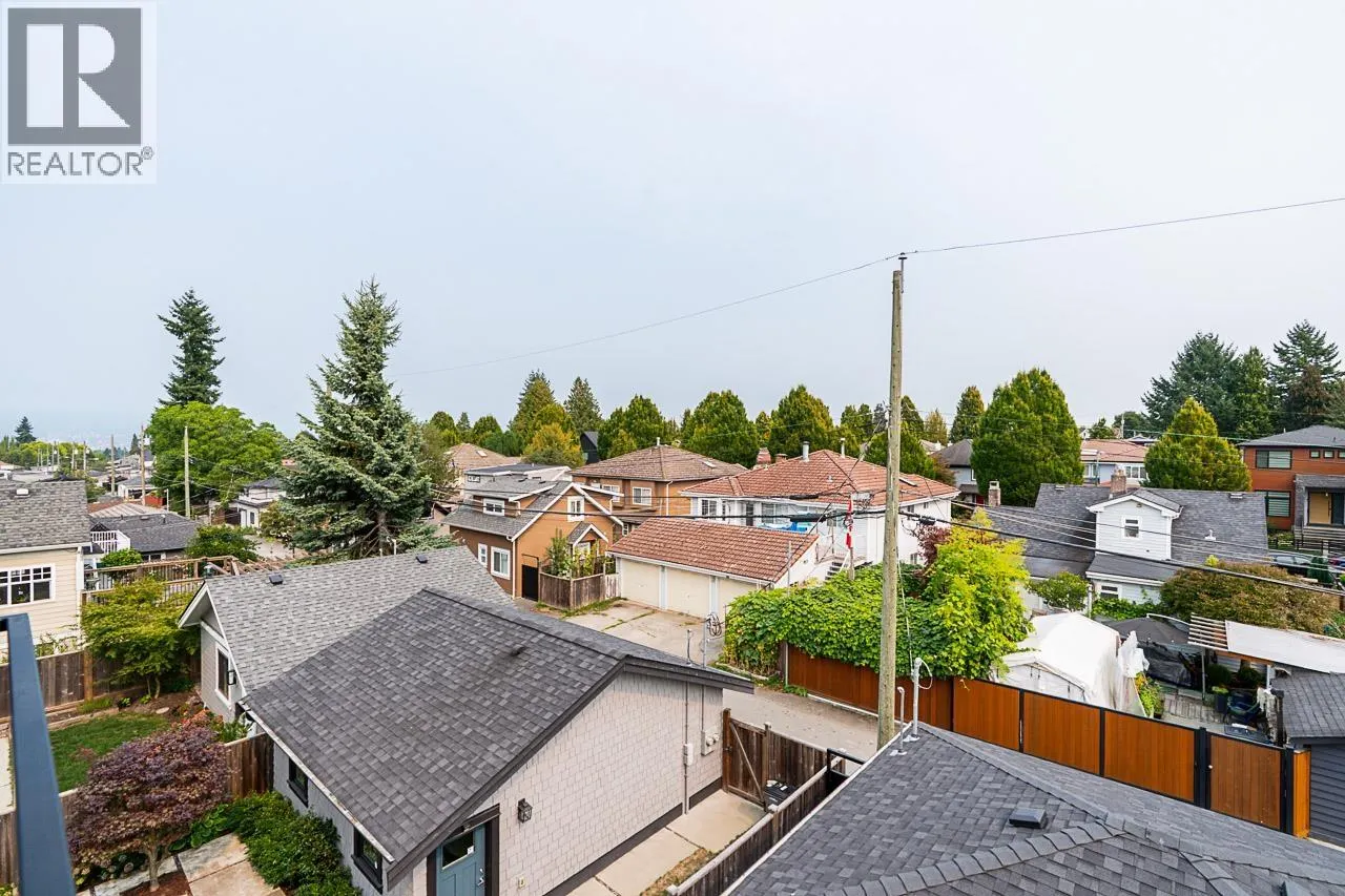 2 5304 ELGIN STREET