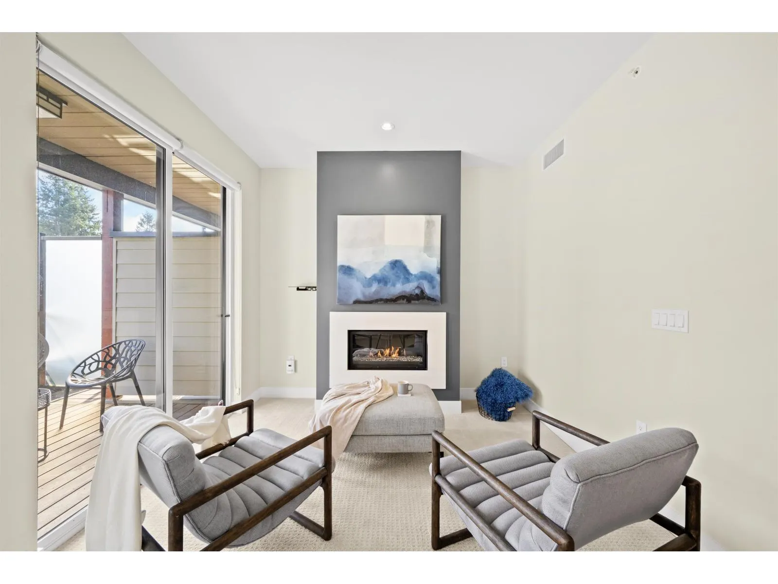 209 13585 16 AVENUE