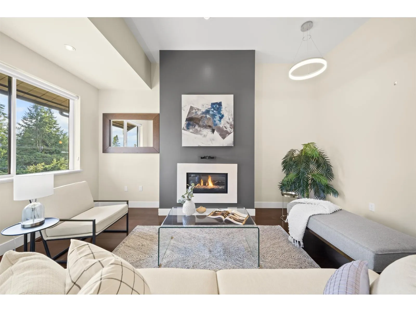 209 13585 16 AVENUE