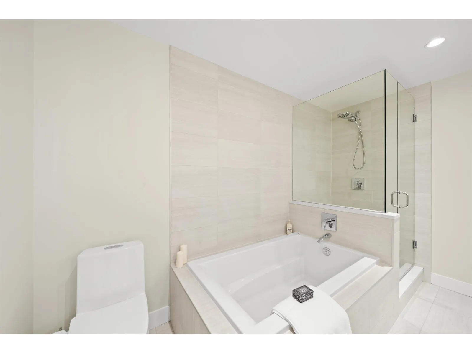 209 13585 16 AVENUE