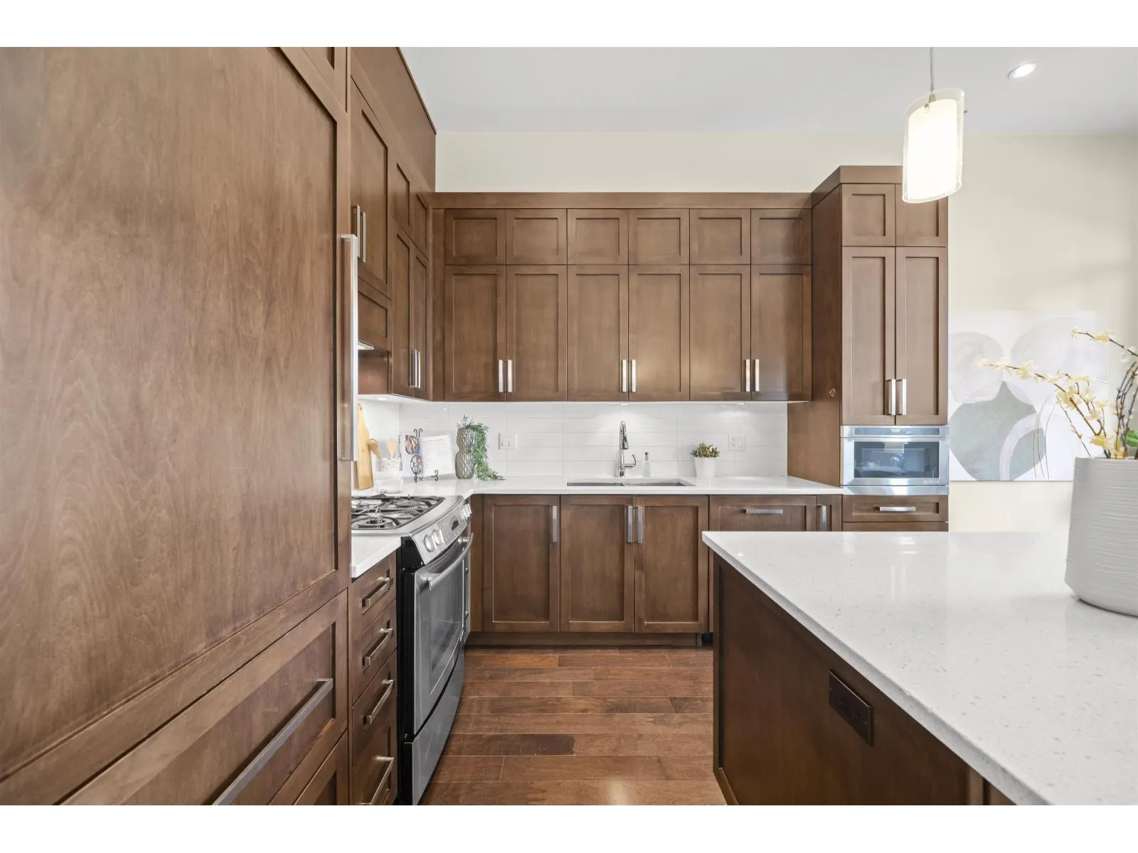 209 13585 16 AVENUE