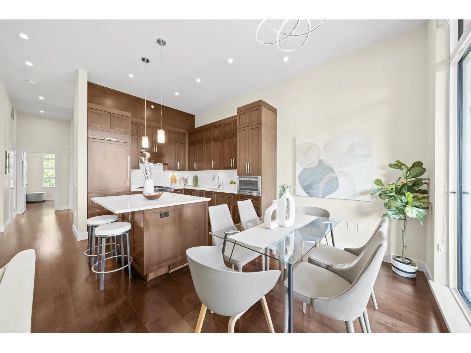 209 13585 16 AVENUE