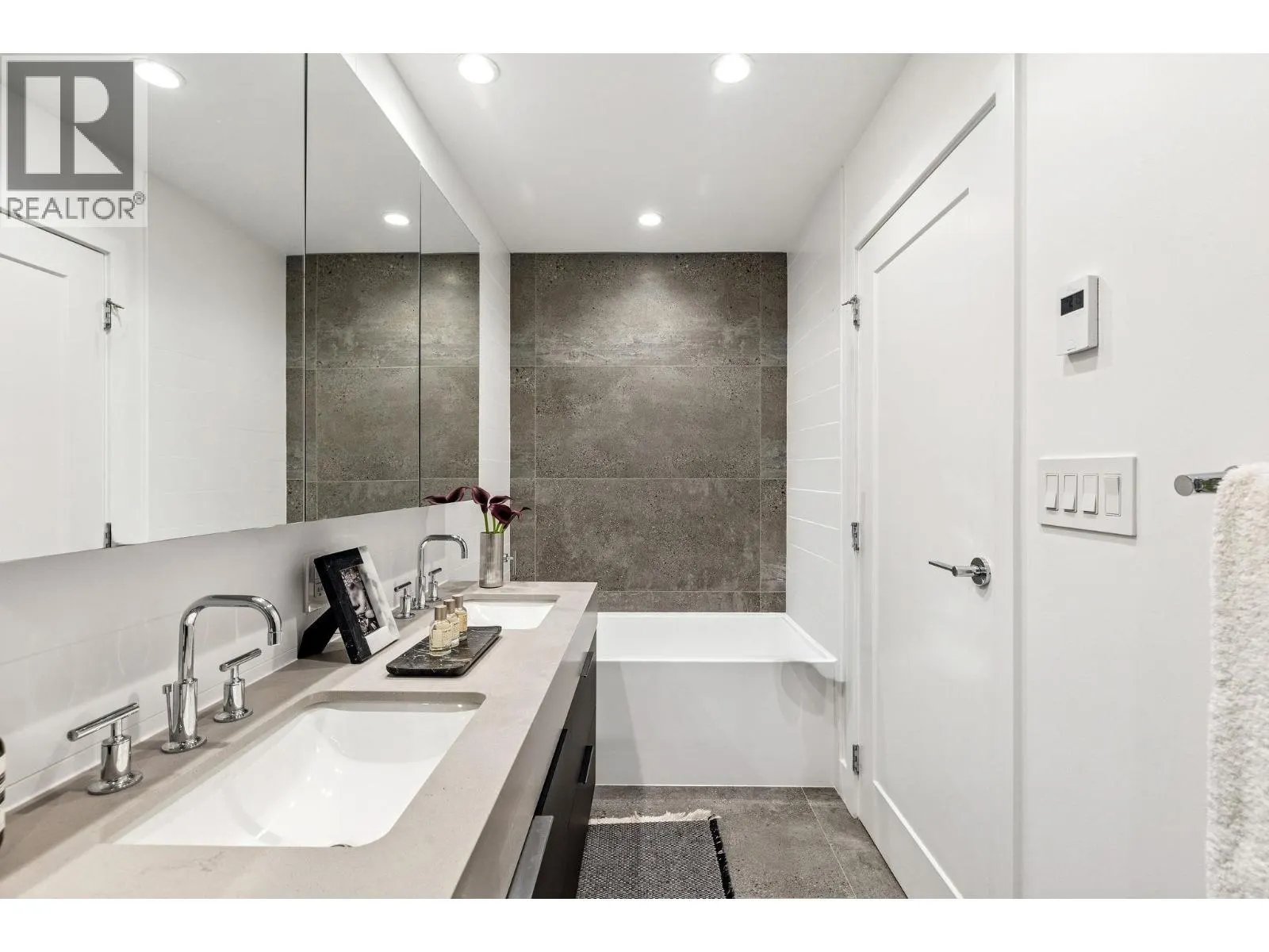 134 2070 CURLING ROAD