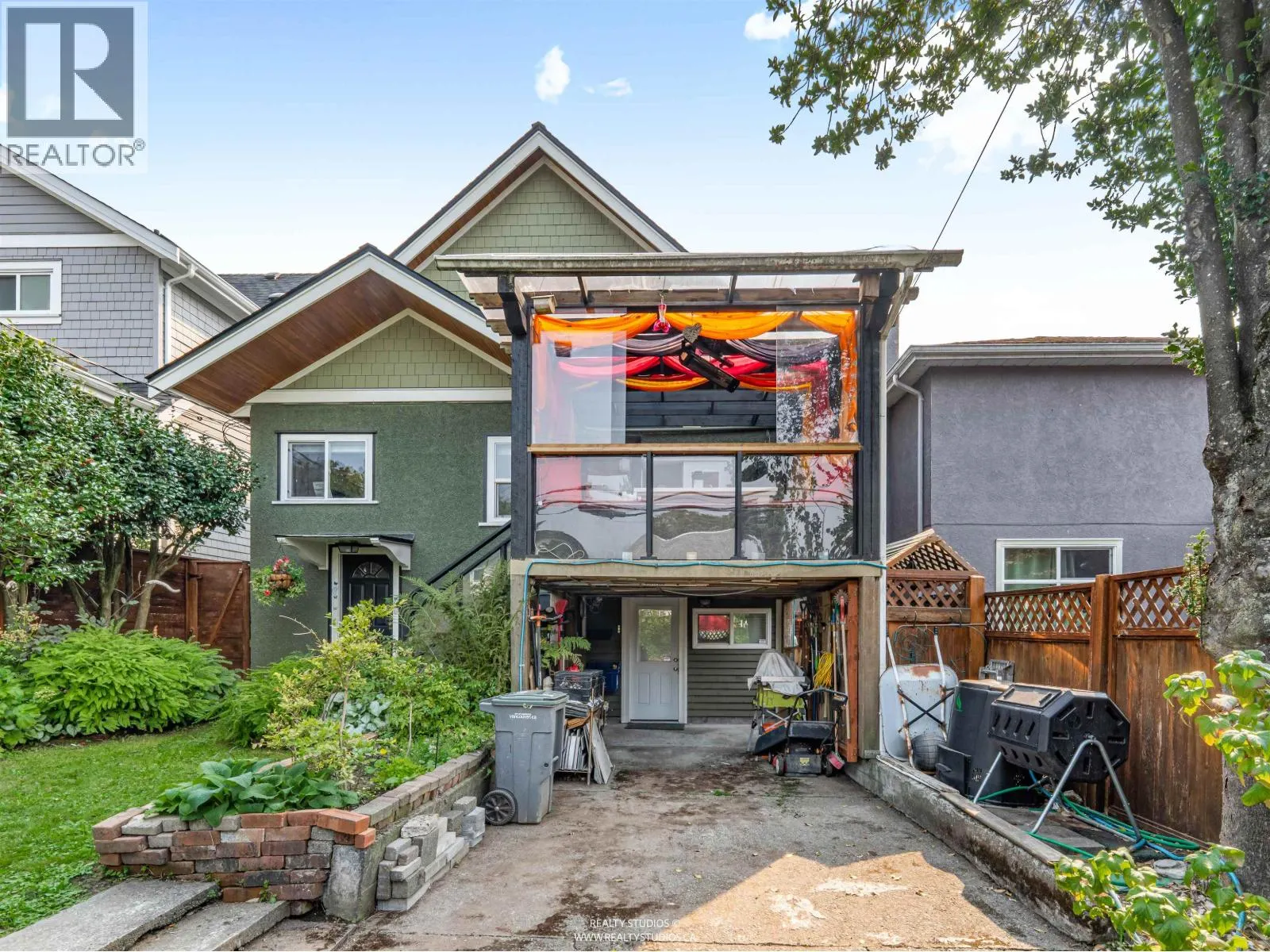 661 W 20TH AVENUE