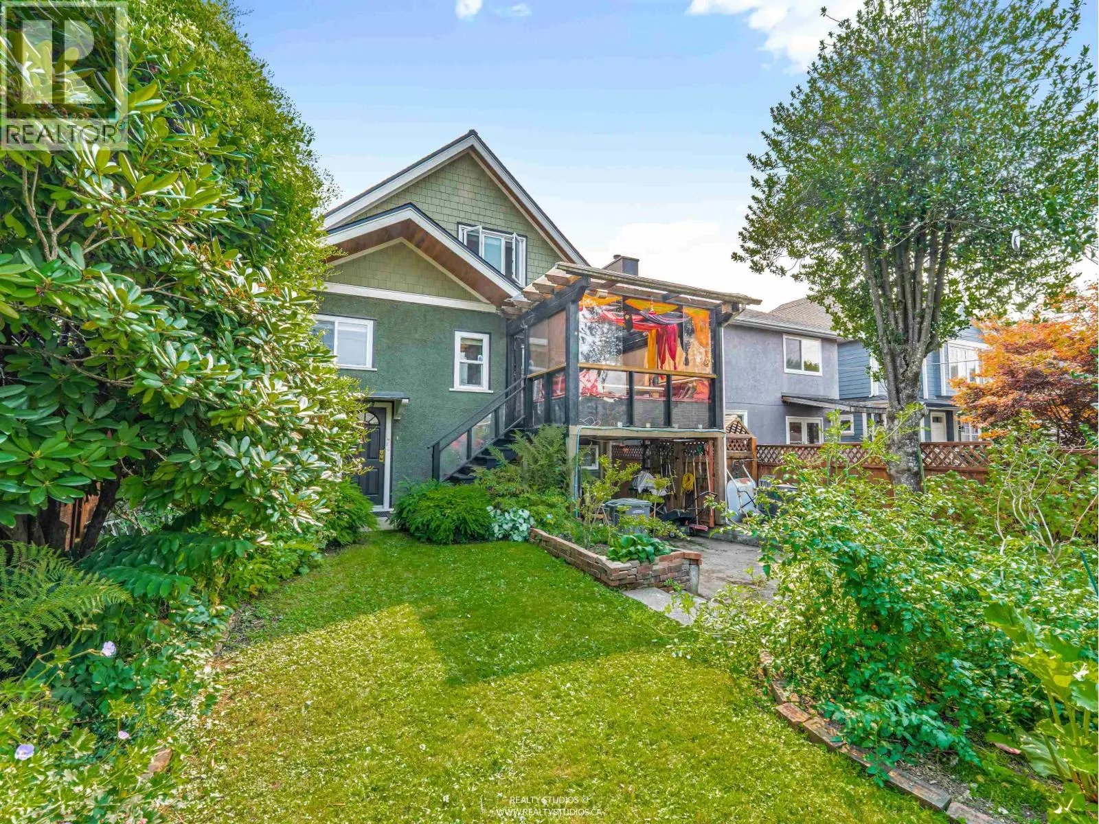 661 W 20TH AVENUE