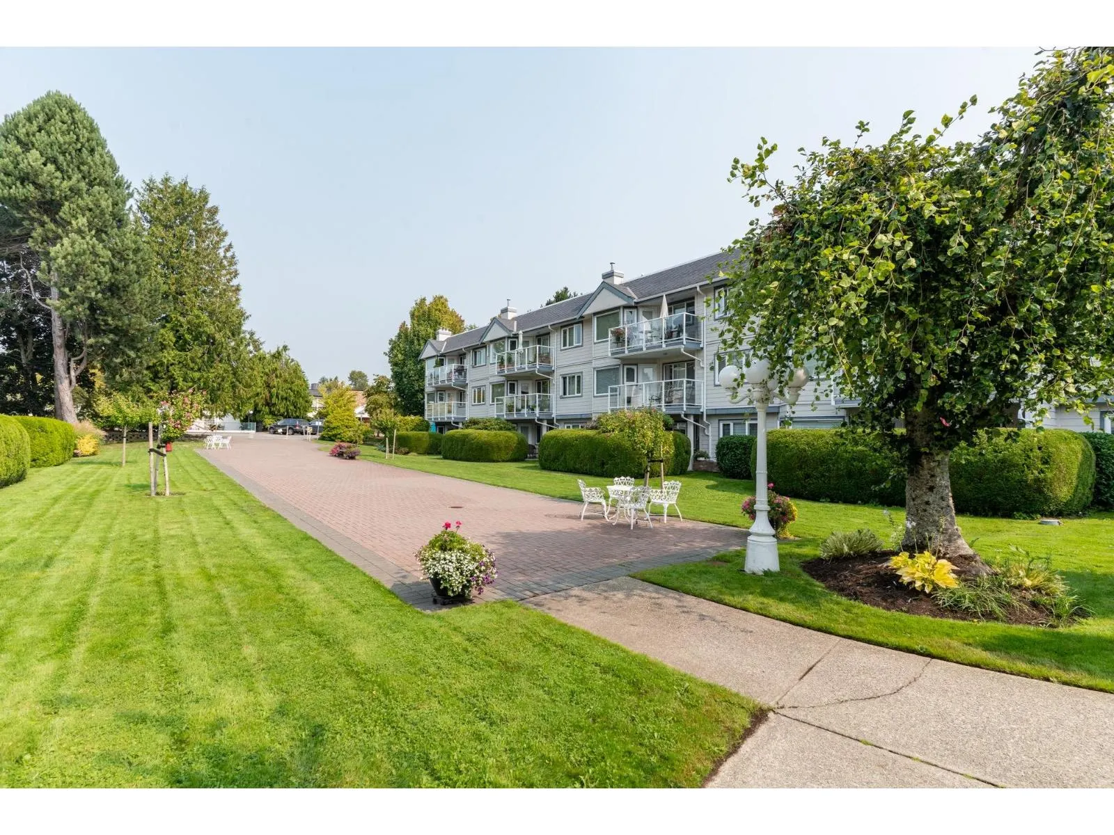 208 13965 16 AVENUE