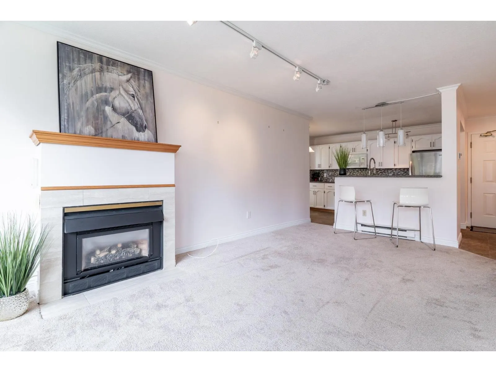 208 13965 16 AVENUE
