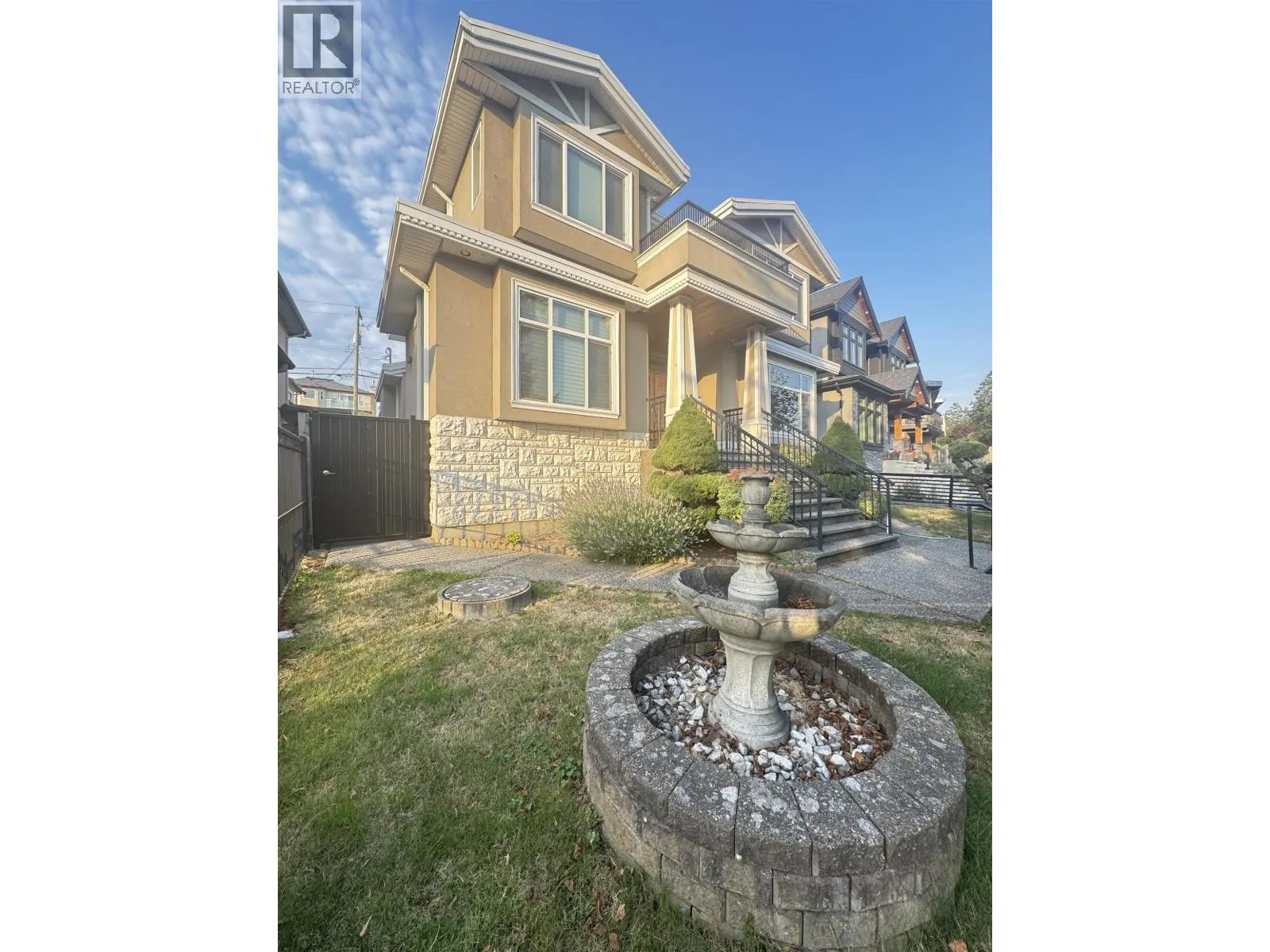Bsmt 2111 FRASERVIEW DRIVE
