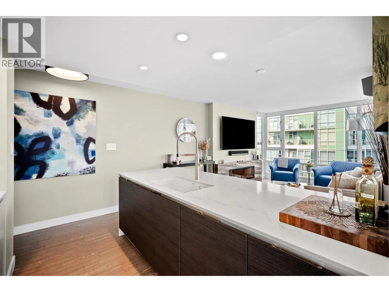 2606 1067 MARINASIDE CRESCENT