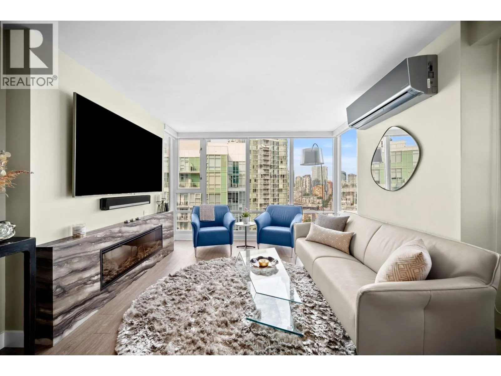 2606 1067 MARINASIDE CRESCENT