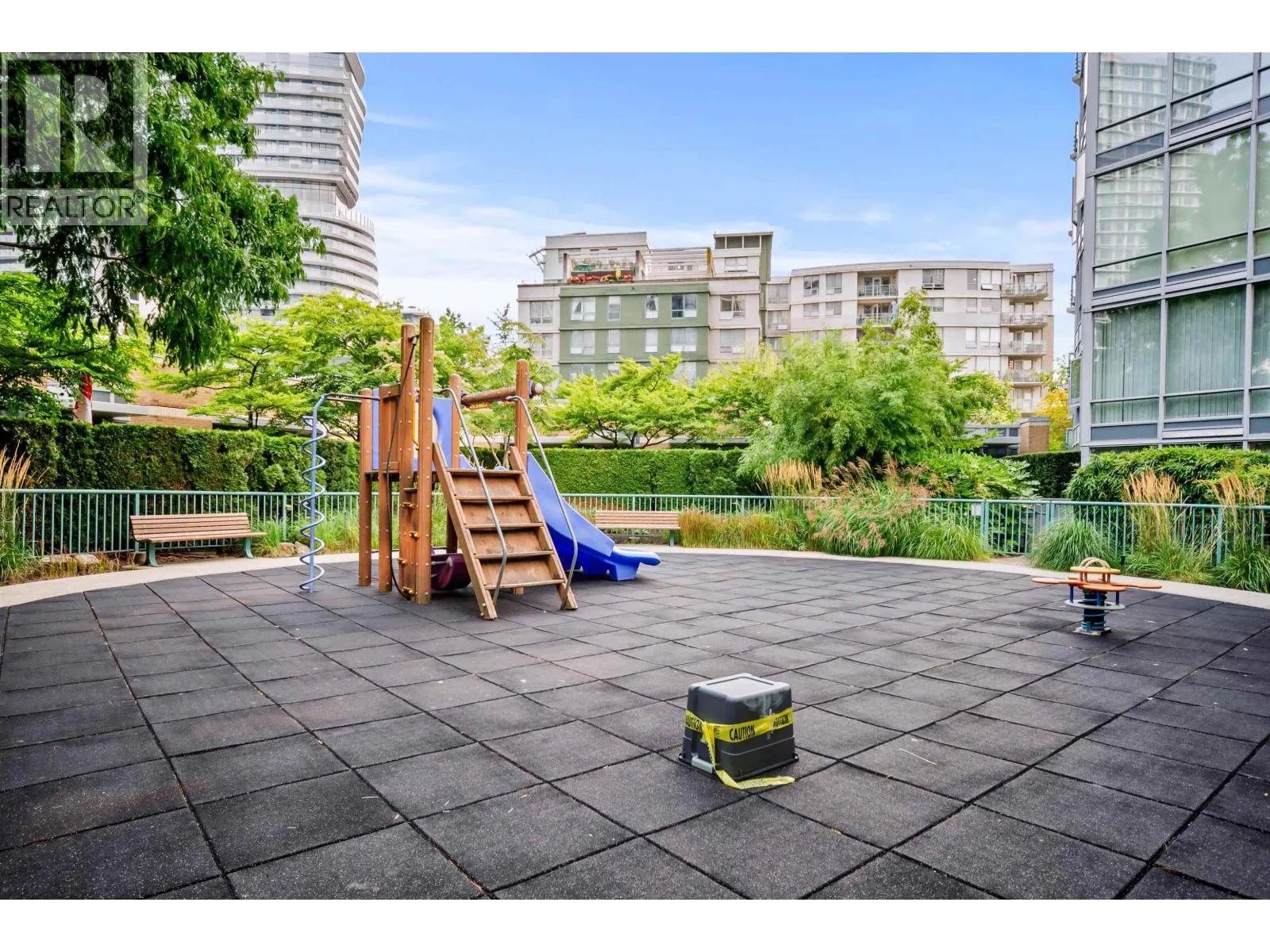 2606 1067 MARINASIDE CRESCENT