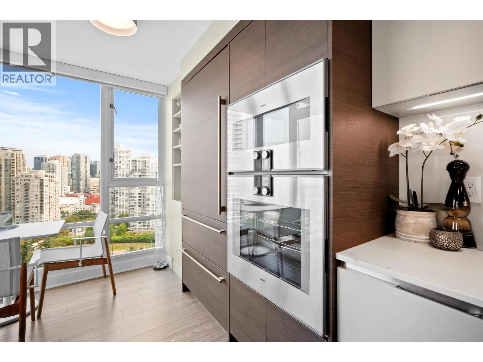 2606 1067 MARINASIDE CRESCENT