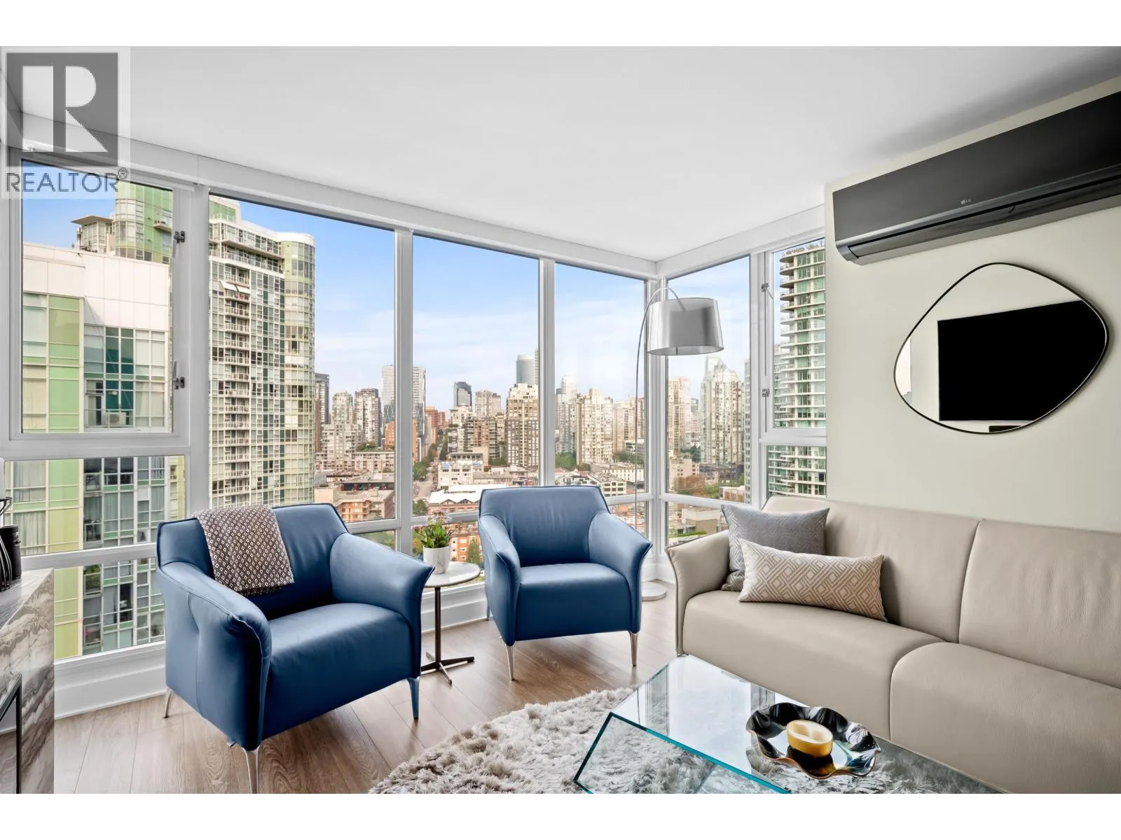 2606 1067 MARINASIDE CRESCENT