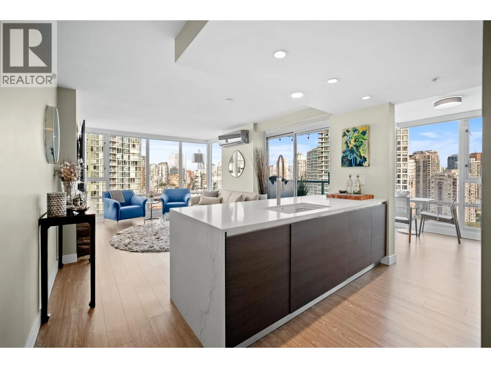 2606 1067 MARINASIDE CRESCENT