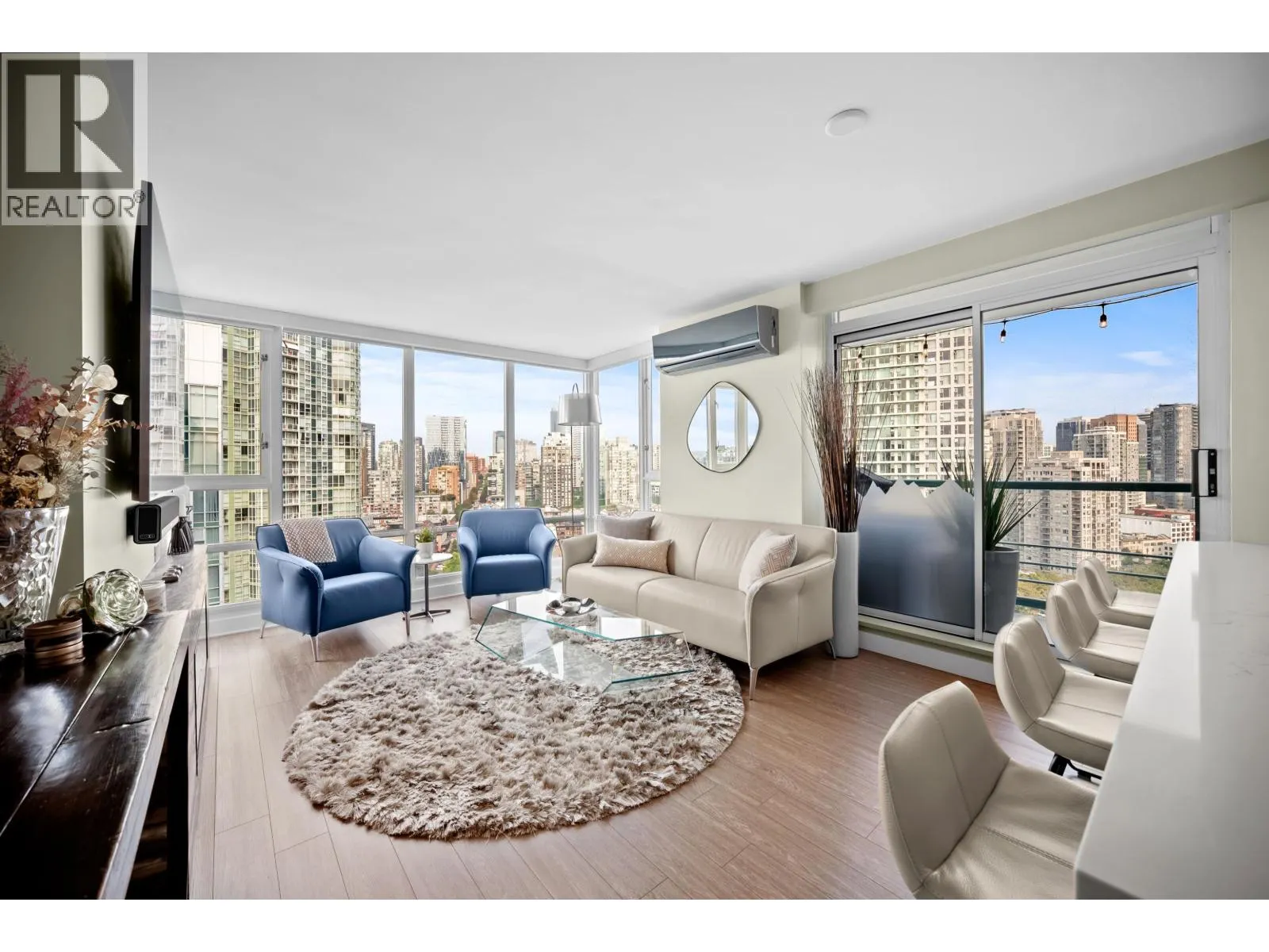 2606 1067 MARINASIDE CRESCENT