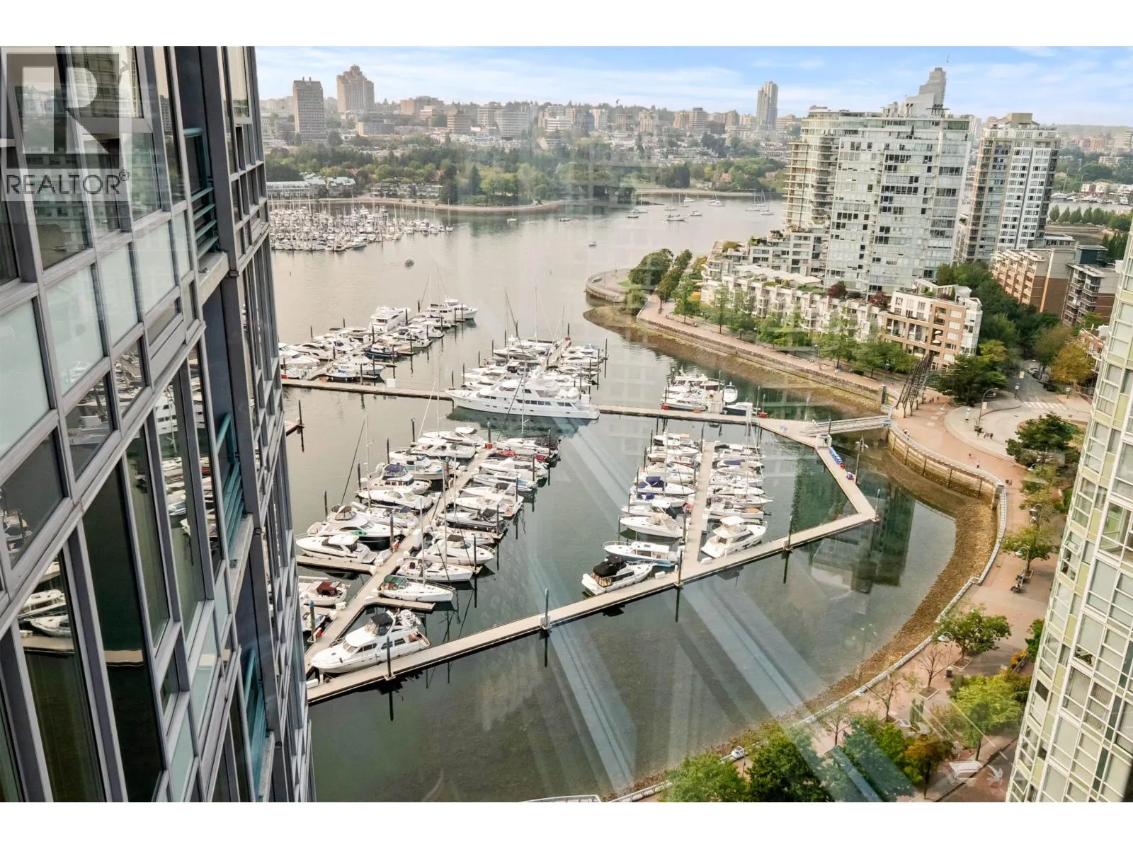 2606 1067 MARINASIDE CRESCENT