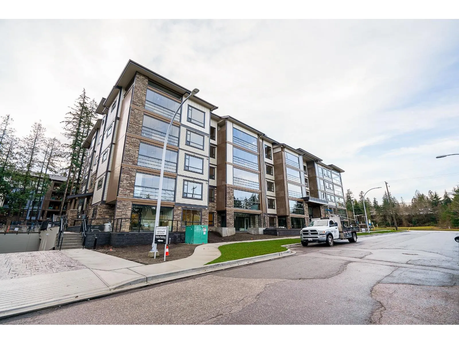 409 14588 MCDOUGALL DRIVE