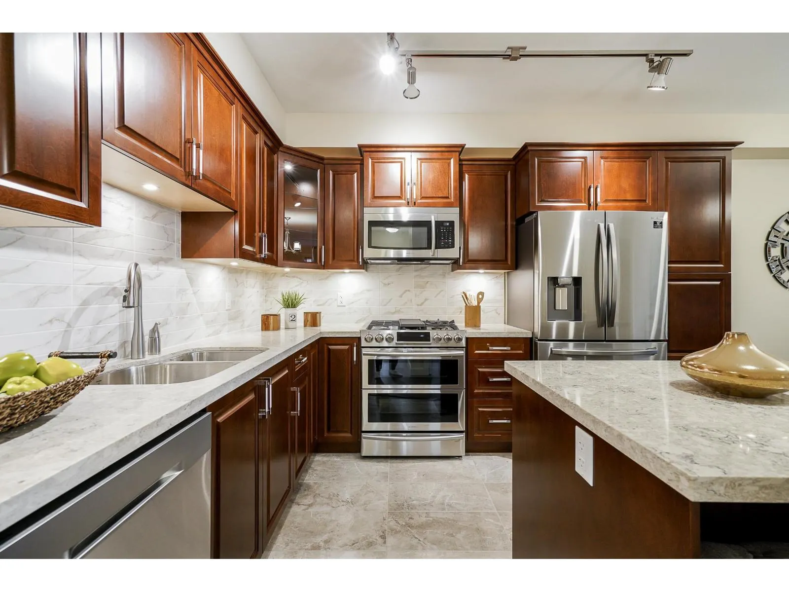 409 14588 MCDOUGALL DRIVE