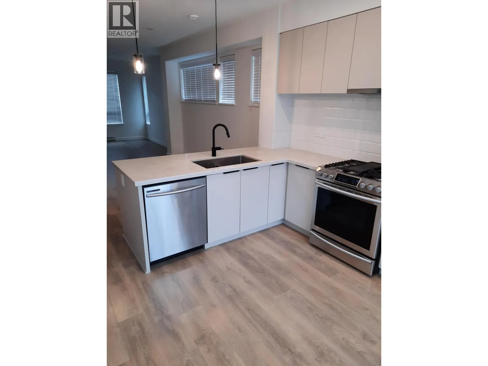 601 3021 ST GEORGE STREET