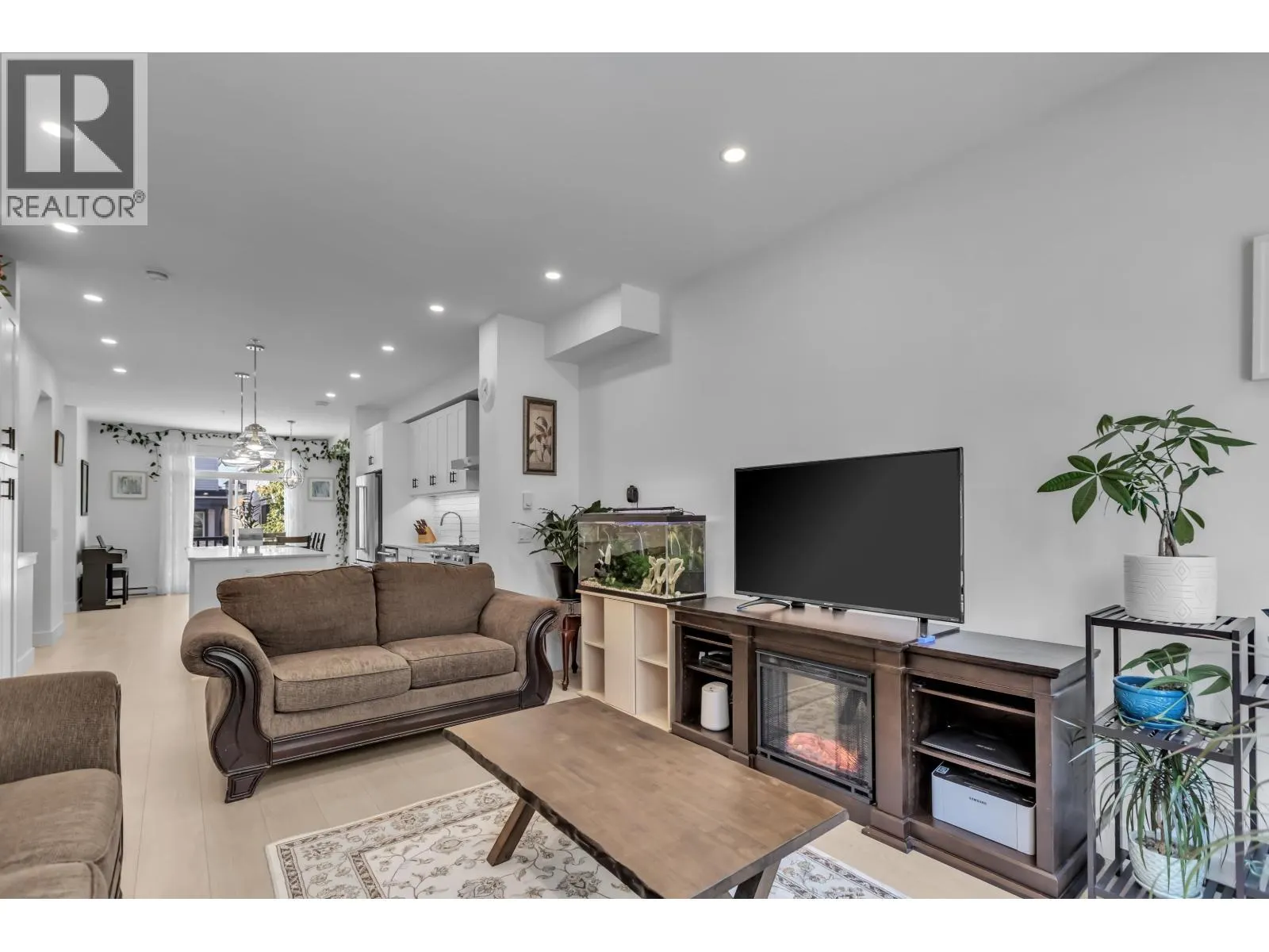 12 24021 110 AVENUE