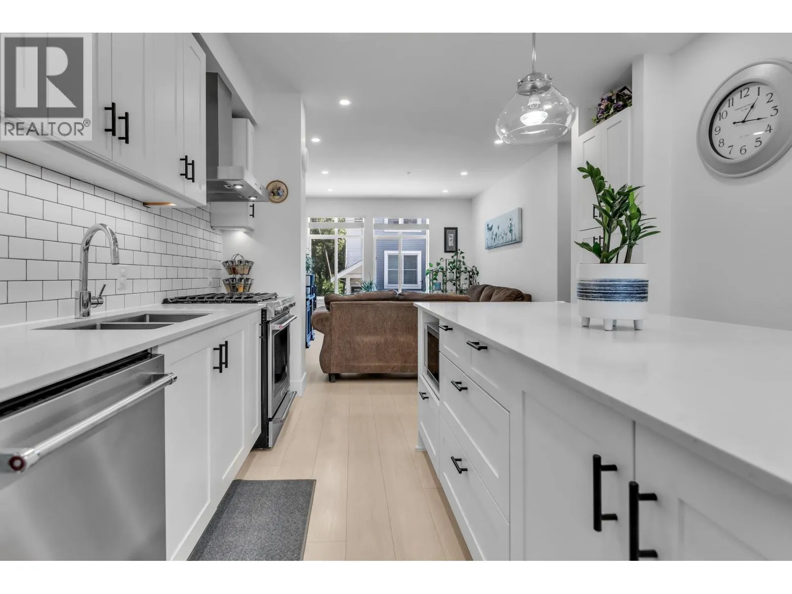12 24021 110 AVENUE