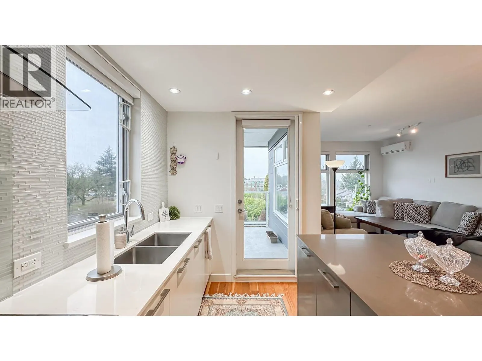 505 4867 CAMBIE STREET