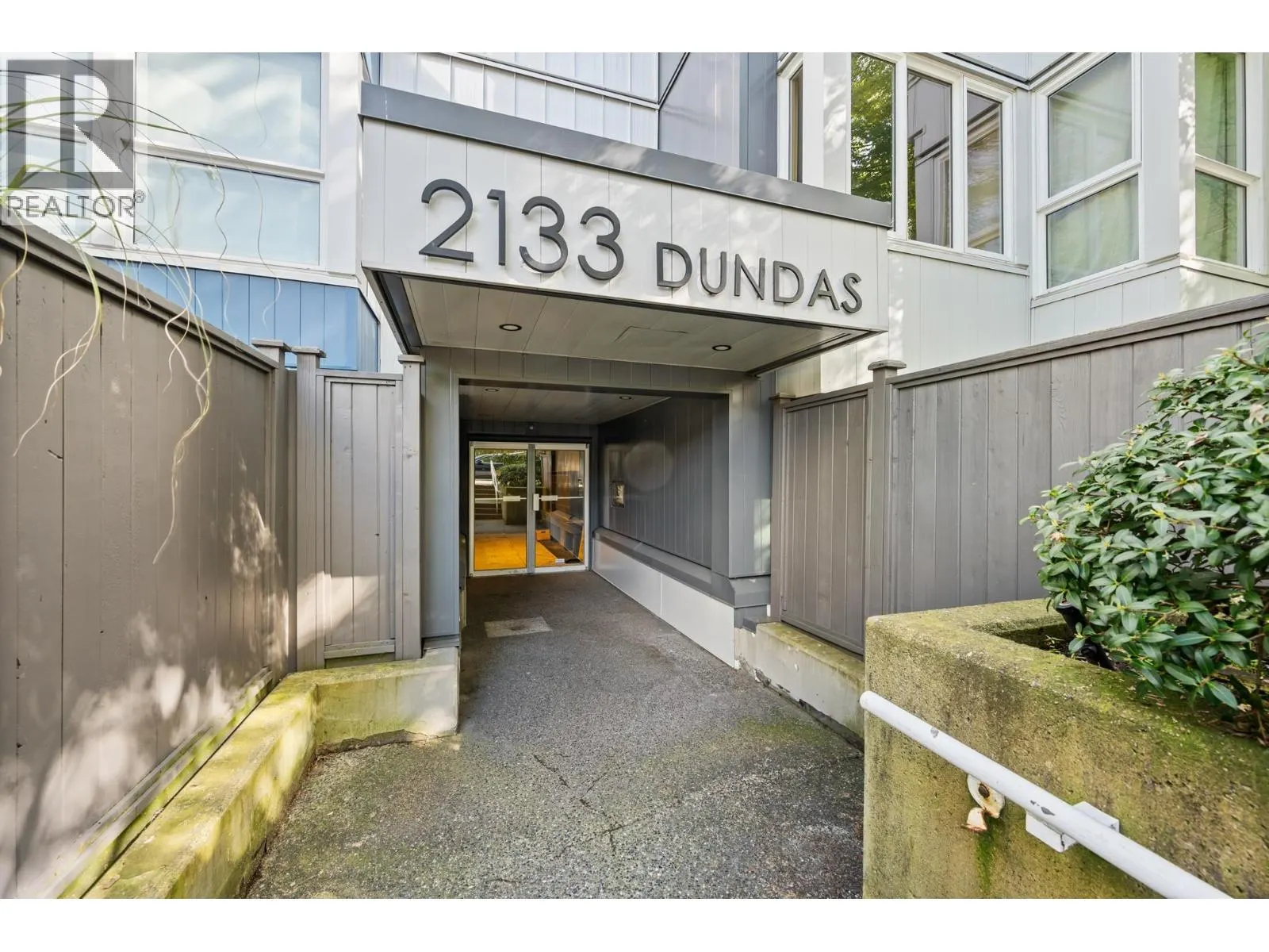 105 2133 DUNDAS STREET