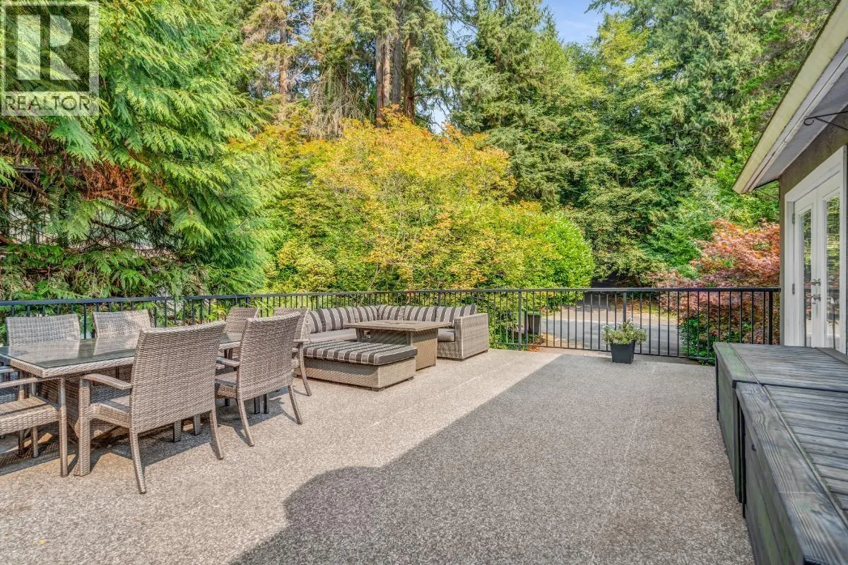 4233 CAPILANO ROAD