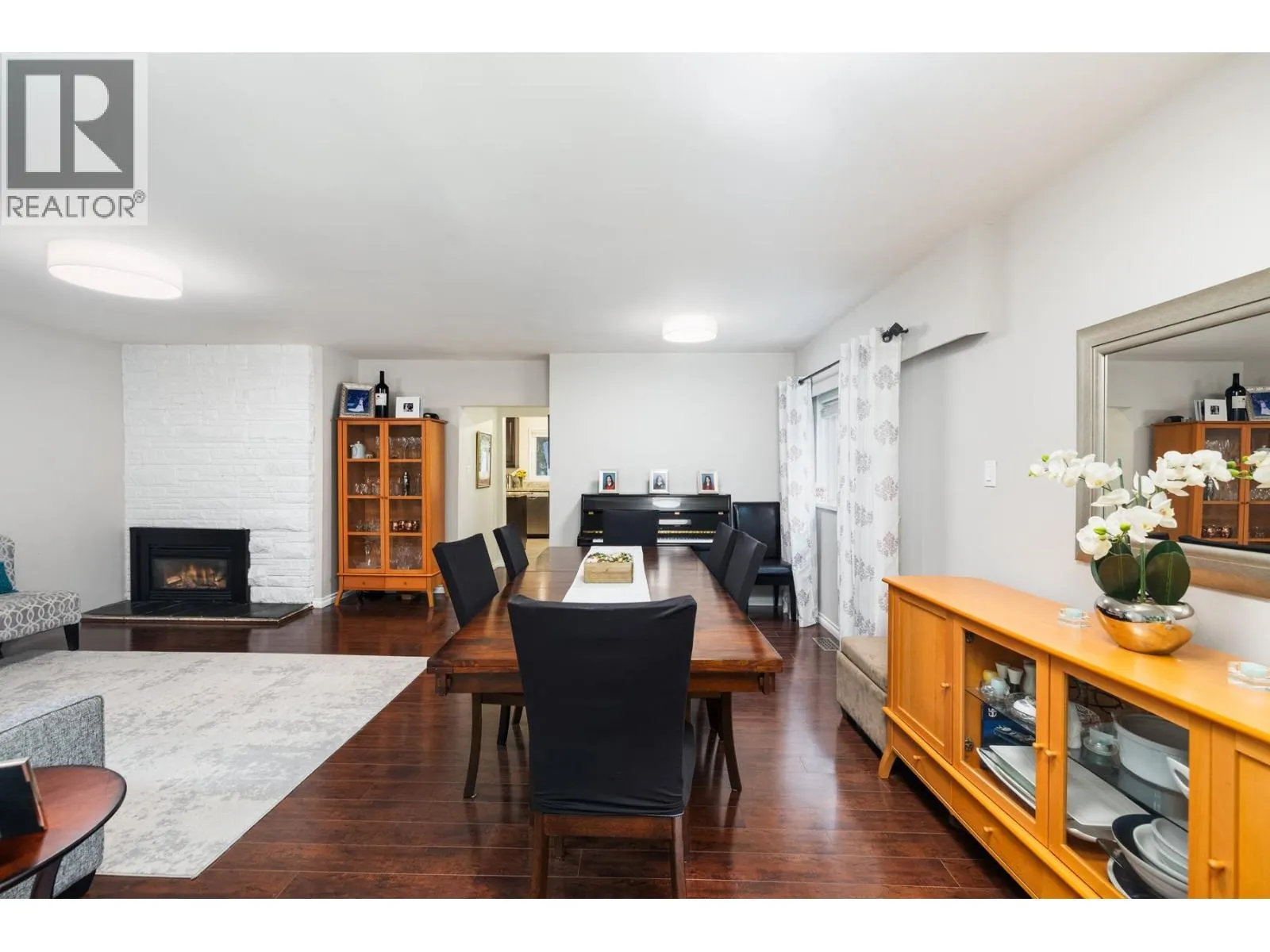 4233 CAPILANO ROAD