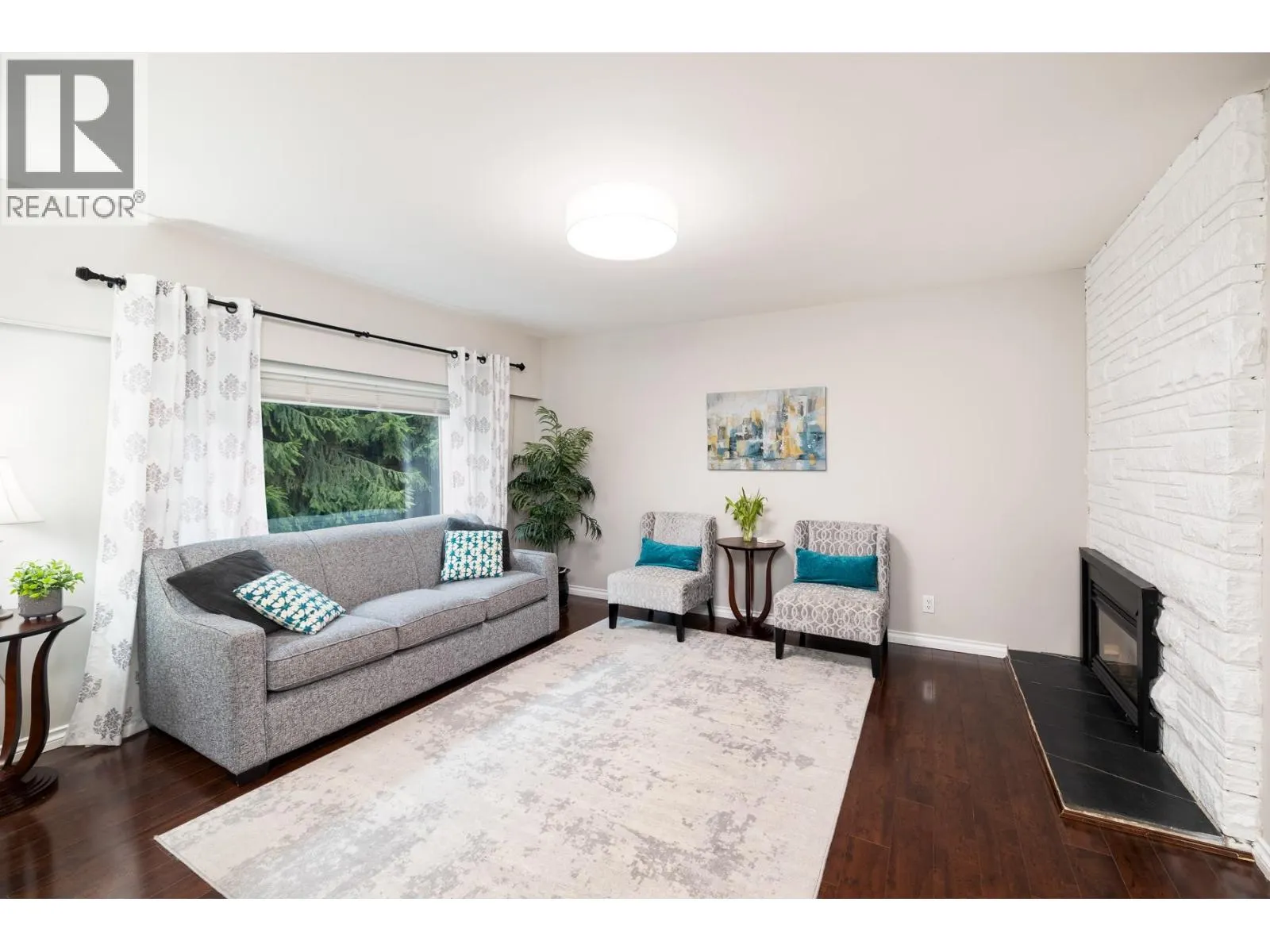 4233 CAPILANO ROAD