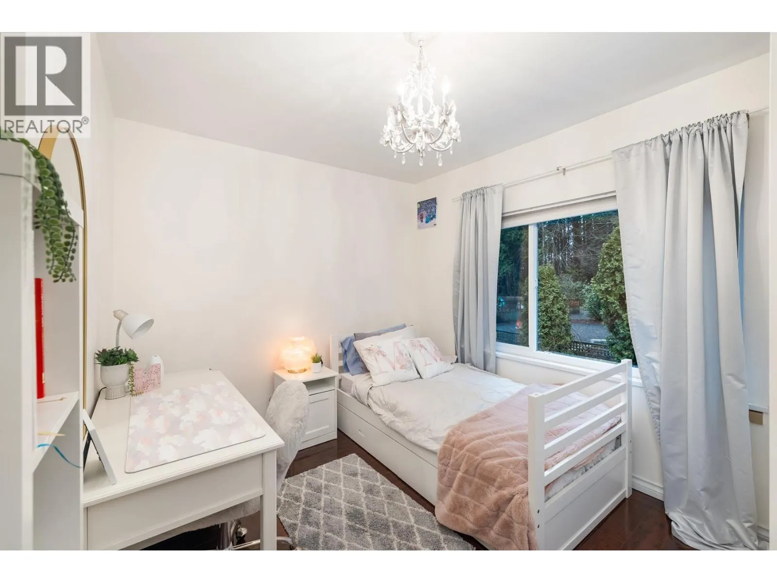 4233 CAPILANO ROAD