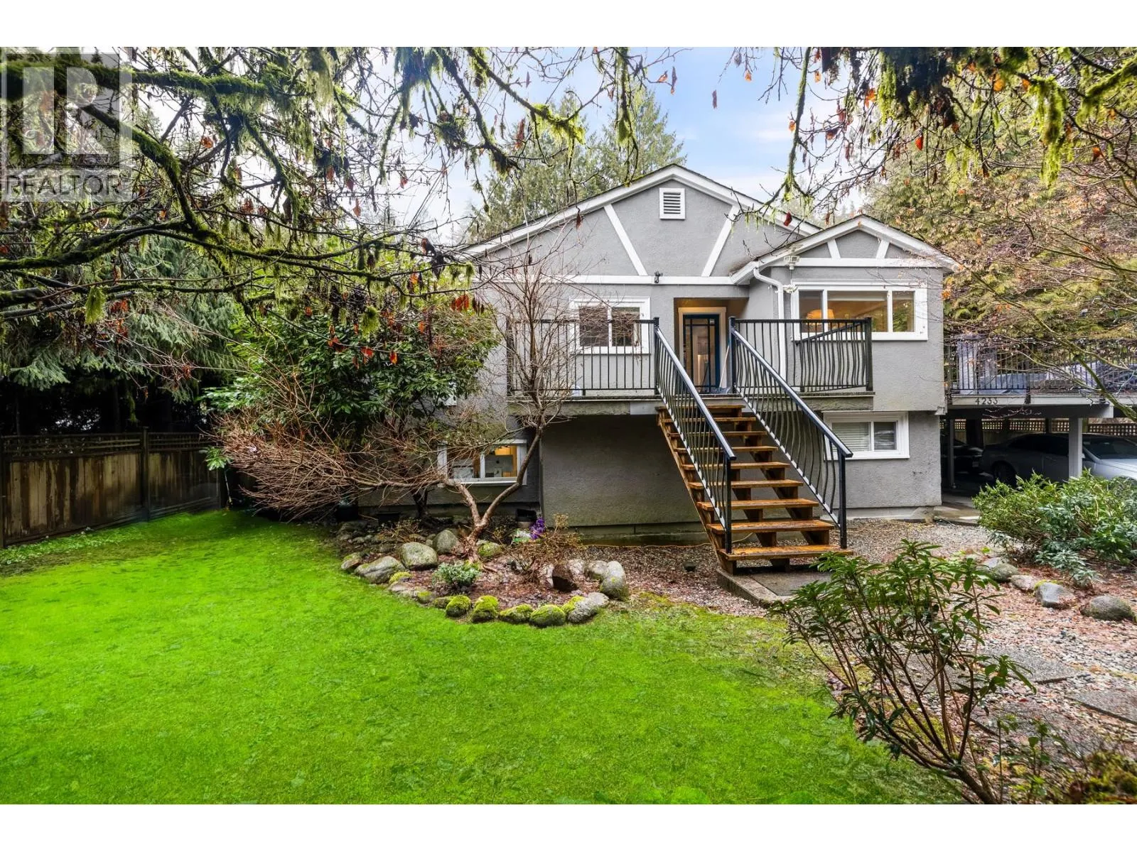 4233 CAPILANO ROAD