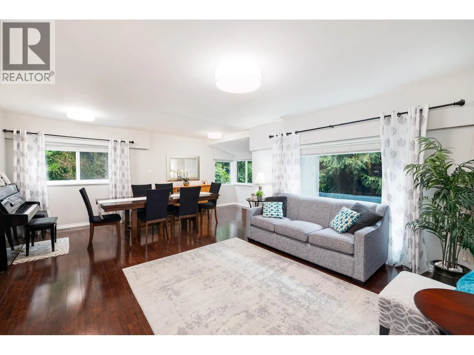 4233 CAPILANO ROAD