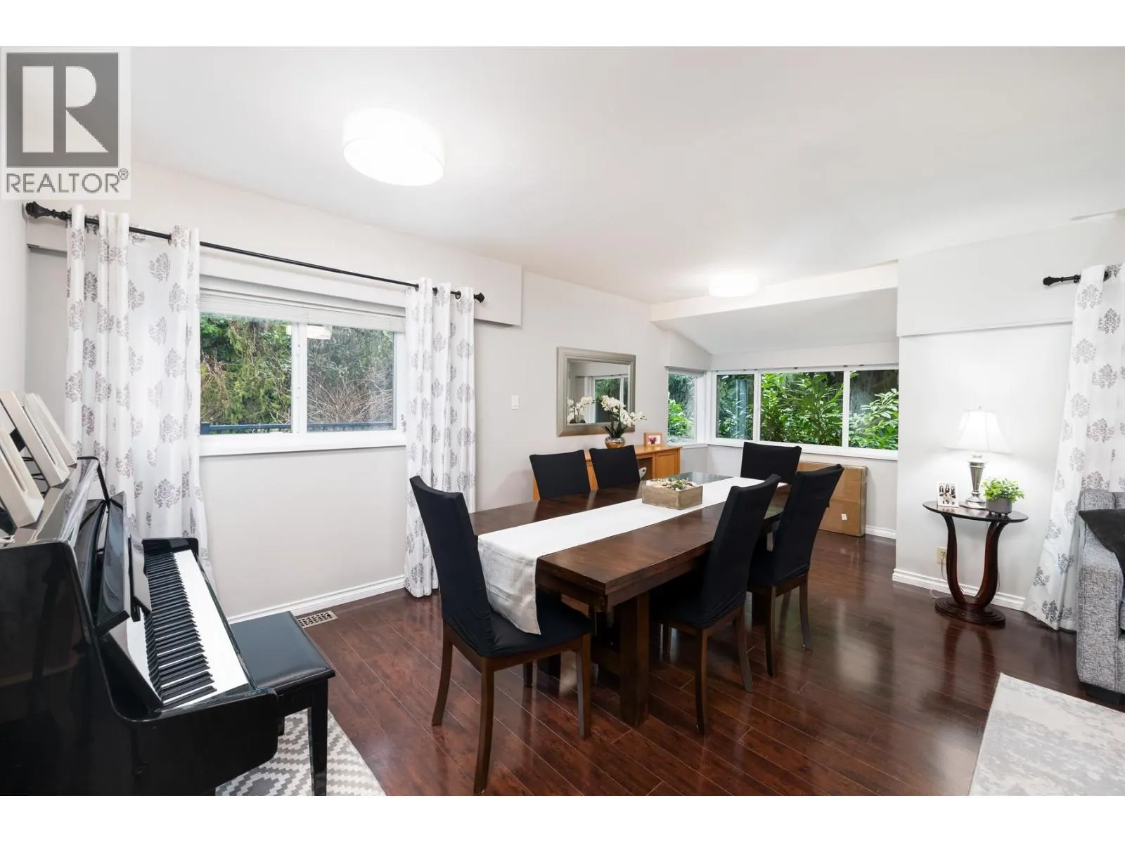 4233 CAPILANO ROAD