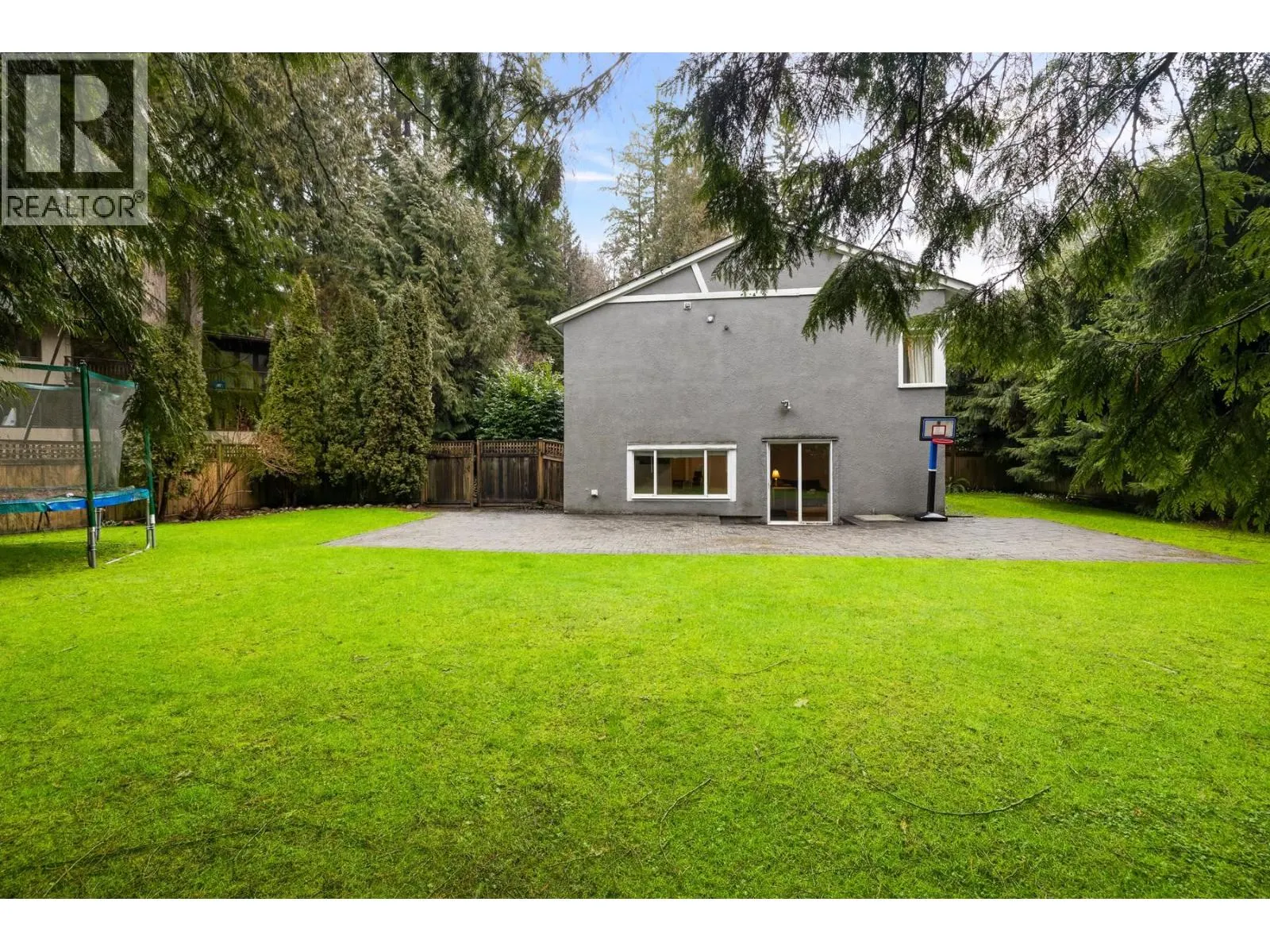 4233 CAPILANO ROAD