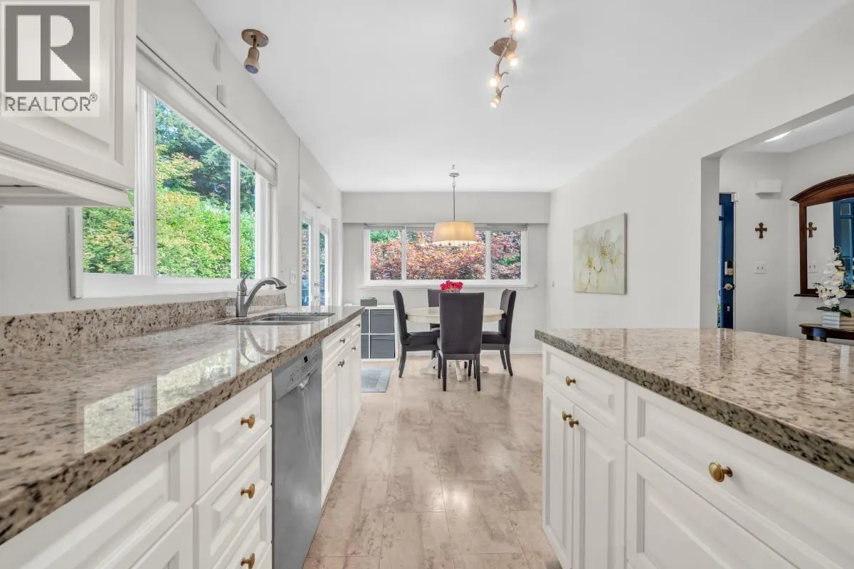 4233 CAPILANO ROAD