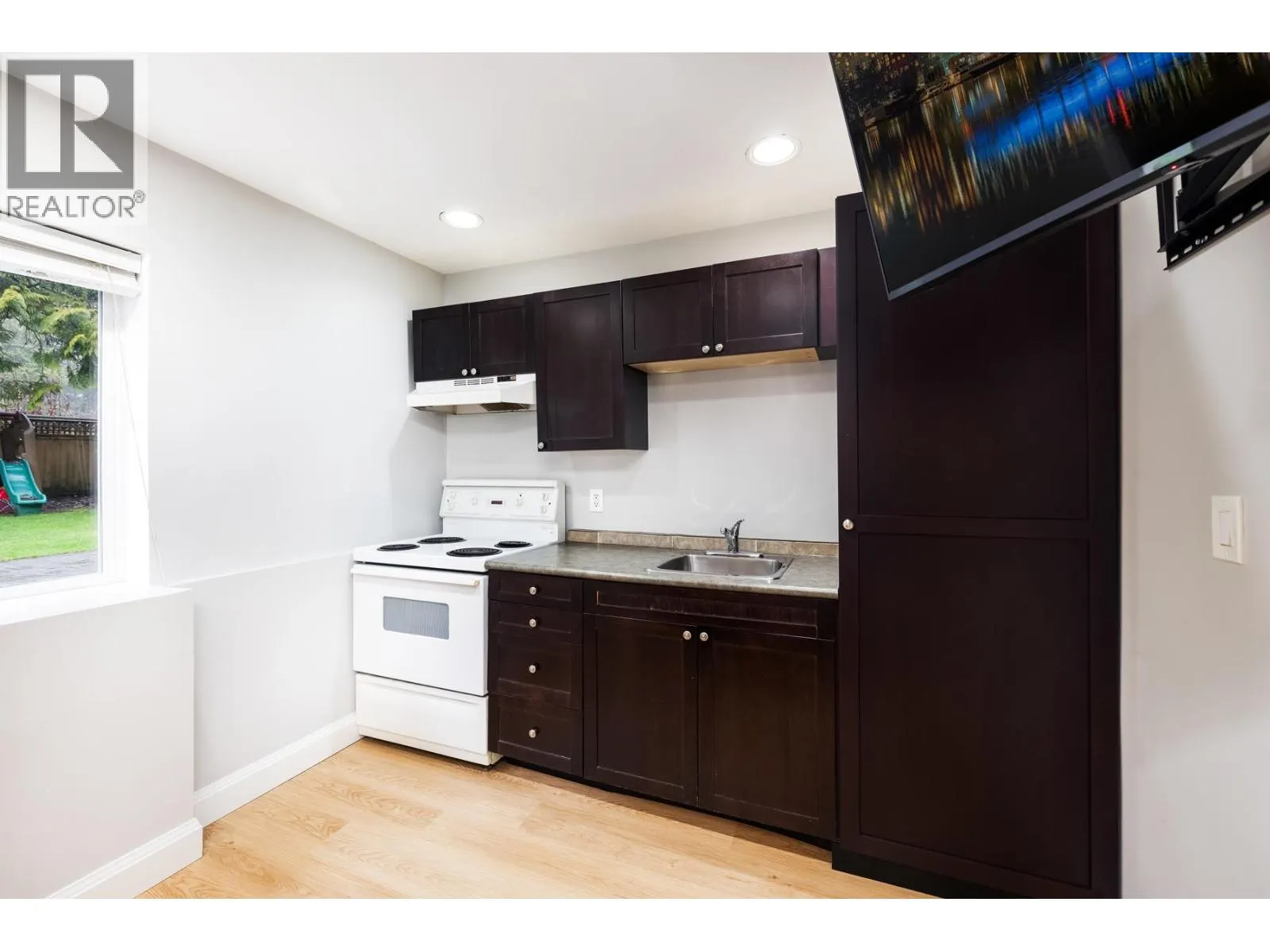 4233 CAPILANO ROAD