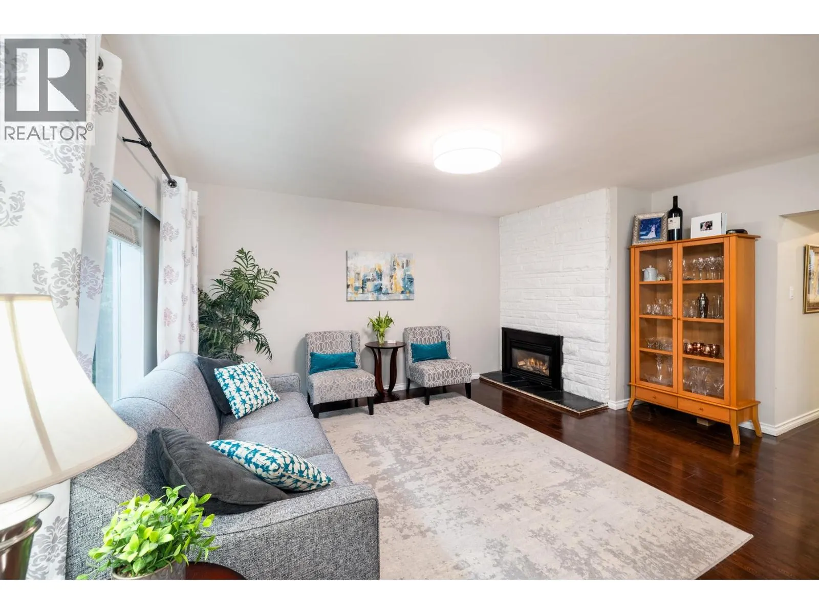 4233 CAPILANO ROAD