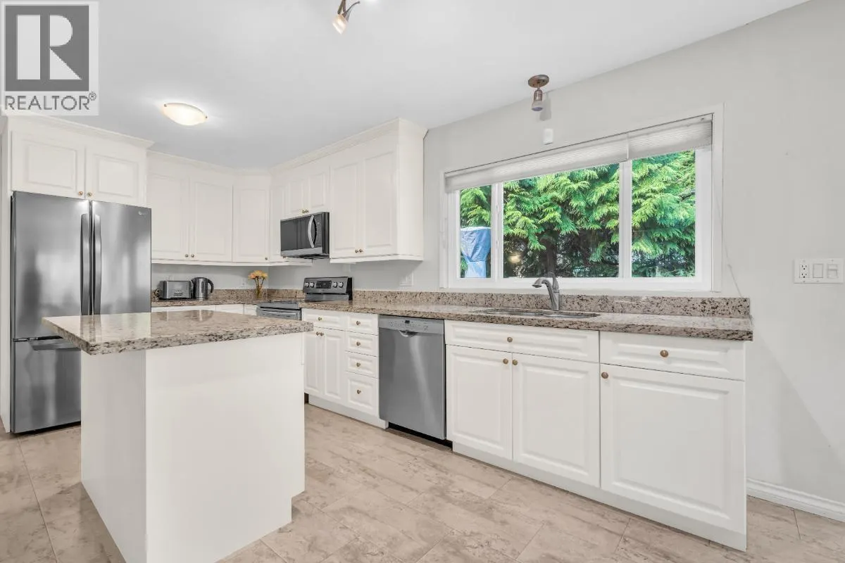 4233 CAPILANO ROAD