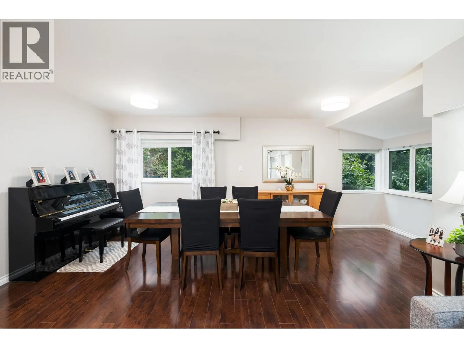 4233 CAPILANO ROAD