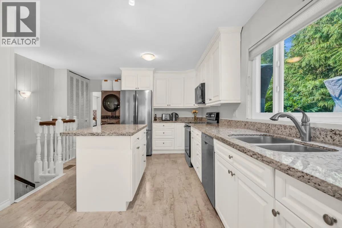 4233 CAPILANO ROAD