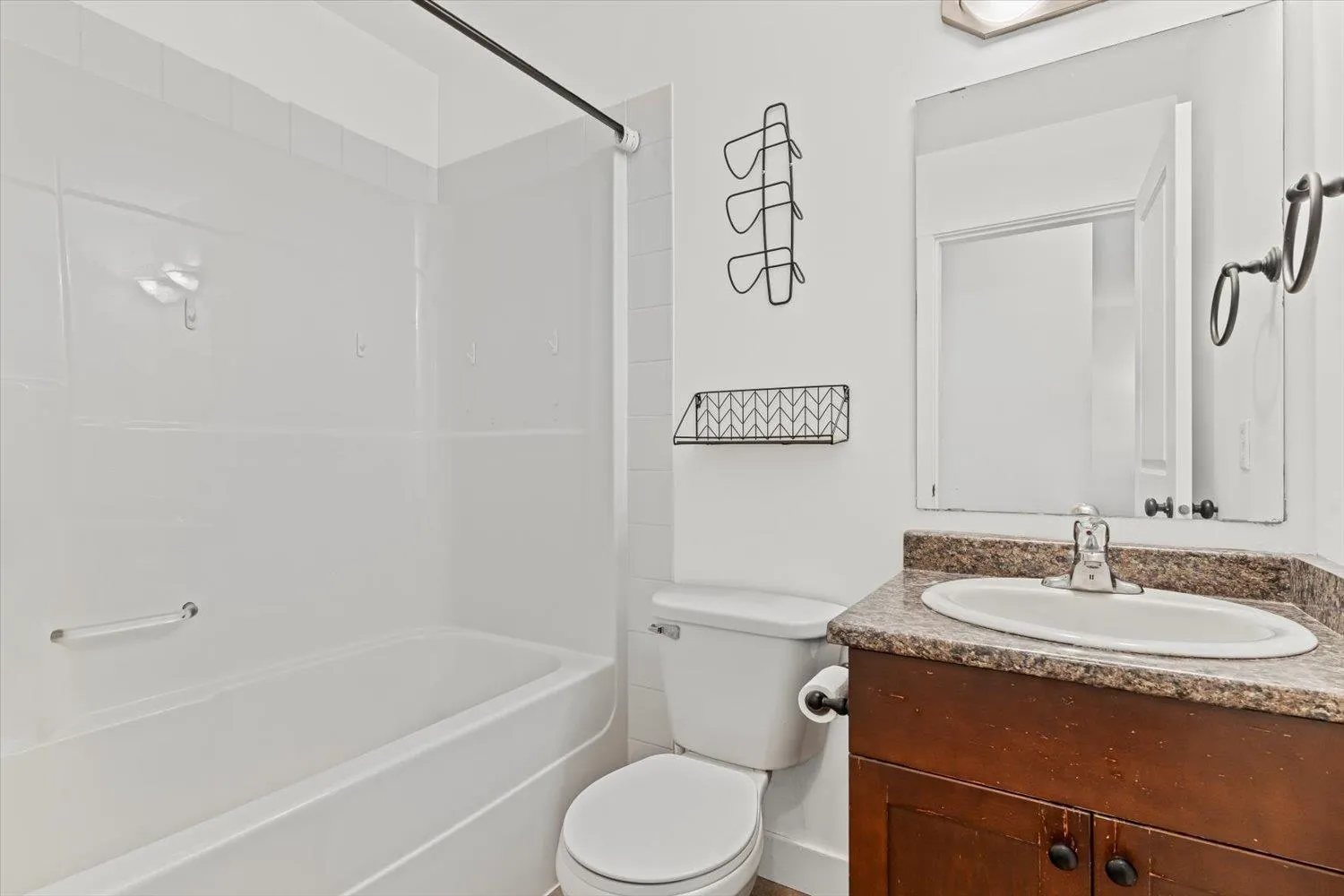 8 5837 SAPPERS WAY|Garrison Crossing